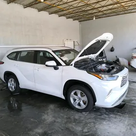 Toyota Highlander 2021