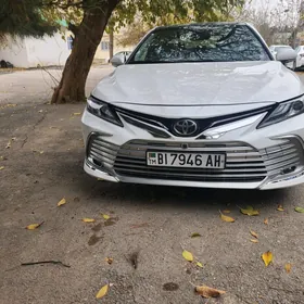 Toyota Camry 2021