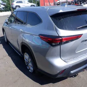 Toyota Highlander 2021