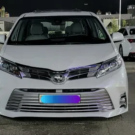 Toyota Sienna 2019