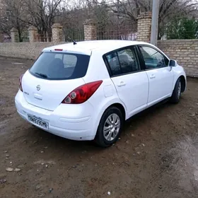 Nissan Versa 2010