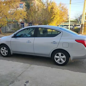 Nissan Versa 2012