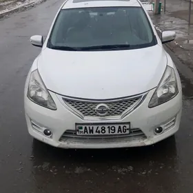 Nissan Tiida 2013