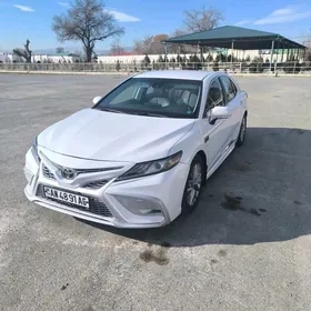 Toyota Camry 2021