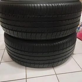 215/55R17 94V