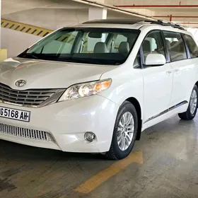 Toyota Sienna 2015