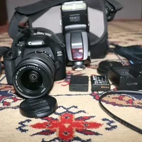 CANON EOS 2000D