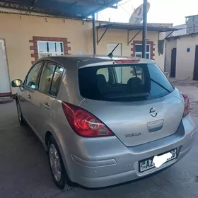 Nissan Versa 2010