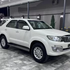 Toyota Fortuner 2015