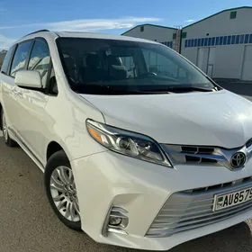 Toyota Sienna 2018