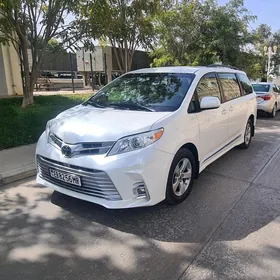 Toyota Sienna 2019