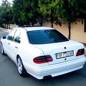 Mercedes-Benz E320 1995