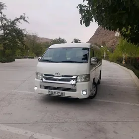 Toyota Hiace 2015