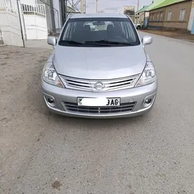 Nissan Versa 2011