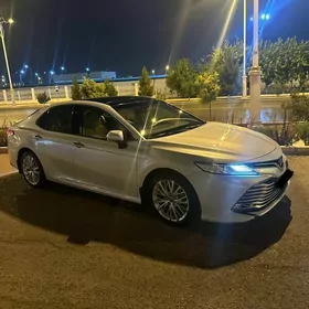 Toyota Camry 2019