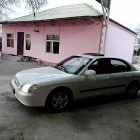 Hyundai Sonata 2000