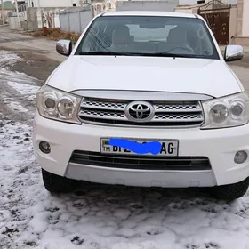 Toyota Fortuner 2011