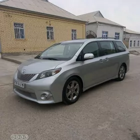 Toyota Sienna 2012