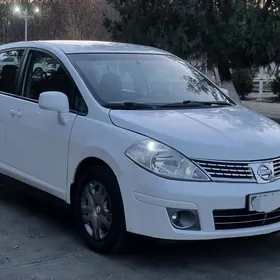 Nissan Versa 2011