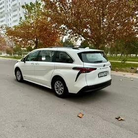 Toyota Sienna 2022