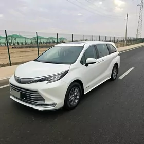 Toyota Sienna 2021