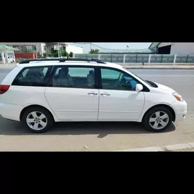 Toyota Sienna 2004