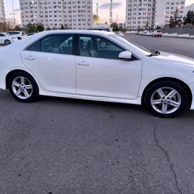 Toyota Camry 2014