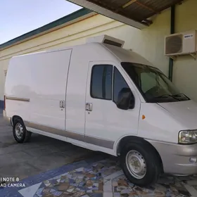 Toyota Hiace 2003