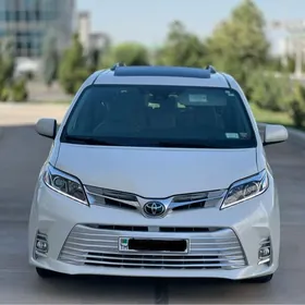 Toyota Sienna 2019