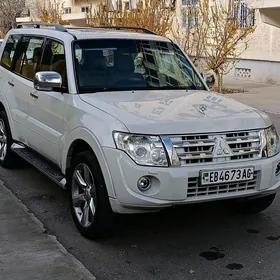 Mitsubishi Pajero 2013