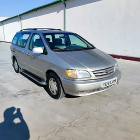 Toyota Sienna 2001