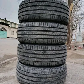 235/45/18 Michelin