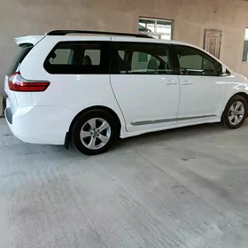 Toyota Sienna 2019