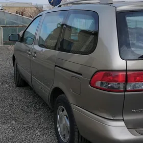 Toyota Sienna 2001