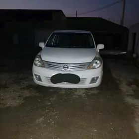 Nissan Versa 2011