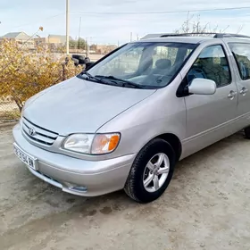 Toyota Sienna 2002