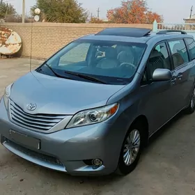 Toyota Sienna 2012