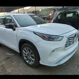 Toyota Highlander 2021