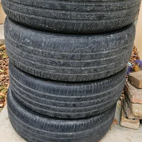 235/65/18 Michelin