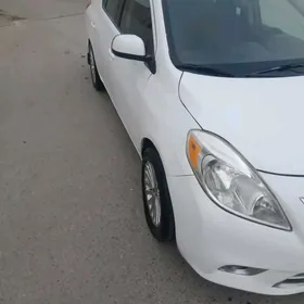 Nissan Versa 2013