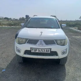 Mitsubishi L200 2011