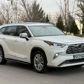 Toyota Highlander 2021