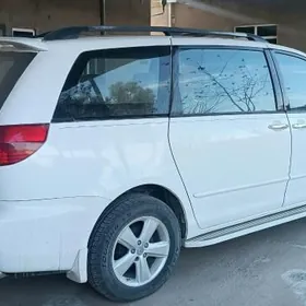 Toyota Sienna 2004