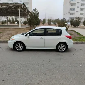 Nissan Versa 2011