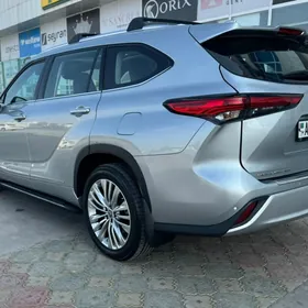 Toyota Highlander 2021