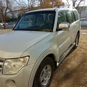 Mitsubishi Pajero 2008