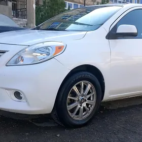 Nissan Versa 2011