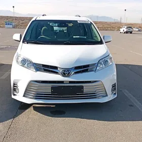 Toyota Sienna 2019