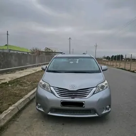 Toyota Sienna 2016