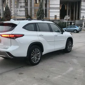 Toyota Highlander 2021